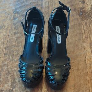 Chelsea & Violet Black Women's Shoes